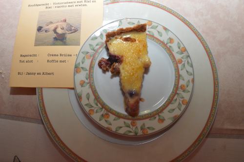 Crème brûlée-taart met rood fruit